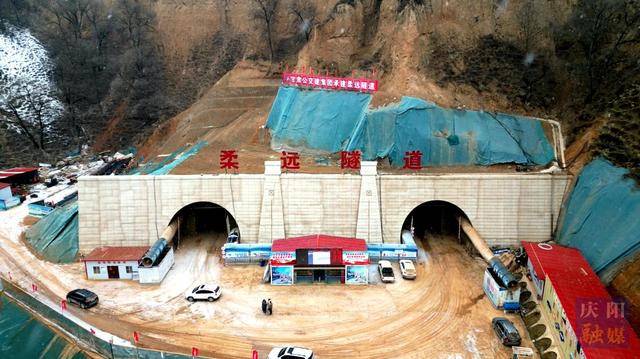 【攝影報道】G671線合水(太白)至華池公路工程建設(shè)熱潮涌:公路工程

